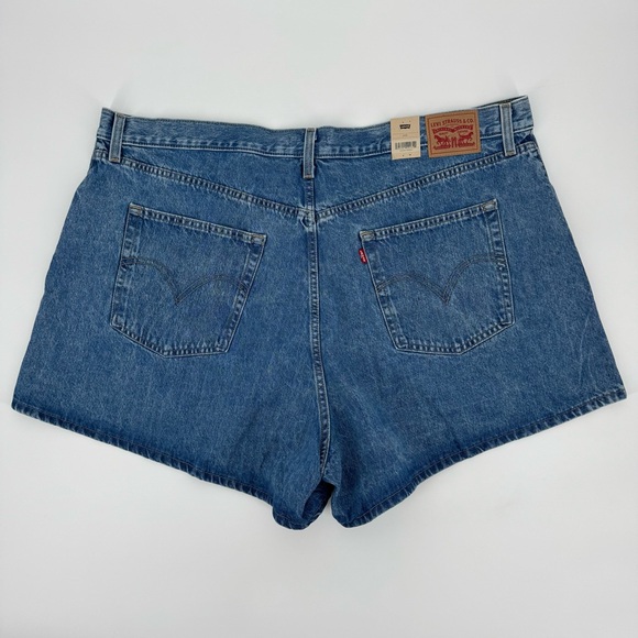 Levi’s plus sized high waisted Mom jeans shorts color is indigo - Picture 3 of 8